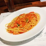 イタリア食堂 MARIA - スパゲッティ・フレッシュトマトとバジルのシンプルソース。1400円＋税