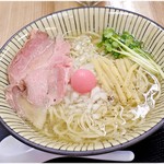 仮麺中 - 白ら～めん 700円　苦味のない、クリアな煮干しテイストが美味い♪