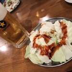 万正 - つきだしキャベツとやっぱり生ビール