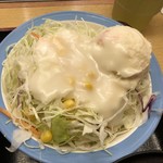松屋 - ポテトサラダにはフレンチドレッシングをたっぷりかけて。