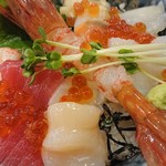 和食レストランとんでん  - 新鮮な海の幸たっぷりの贅沢丼北海ちらし丼