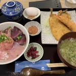 Shounan Uotsuru - 魚屋の気まぐれ飯セット 1,480円税抜き…丼とフライの種類はは日によって変わります。