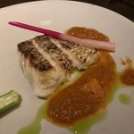 真鯛の炭火石窯焼き　トマトとアセロラのソース