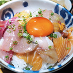 めしの助 - 海鮮丼（大）