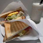 カフェ・ド・クリエ - 料理写真:トーストサンドふわふわタマゴ、バナナオレR