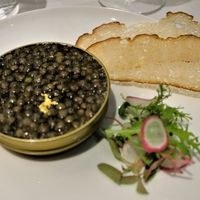 フィリップ・ミル 東京 - タスマニアサーモンとマスタードのアクセント　スパイス香るランディーユ　キャビア見立て