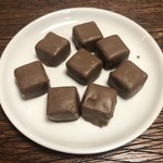 MAX BRENNER CHOCOLATE BAR - HAZELNUT CHOCOLATE CUBES