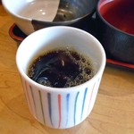 Towairaito Tasogare Yo-Ko - 食後のアイスコーヒー（湯呑みで提供されます）