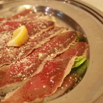 ブレザオラ　（塩漬けし熟成させた、自家製牛肉の生ハム）