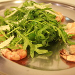 ルーコラと海老の温かいサラダ