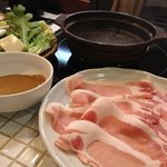 岩津屋 - キレイなピンク色の豚肉です！