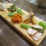 トリワイン ＰＩＫＯＳＨＨＨＵ - 前菜５種盛り