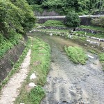 鳴神の庄 - 側の川