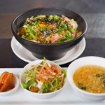 奈乃琳 - ☆飯ランチ☆
      中華丼に生卵(´⊙ω⊙`)初のお味でしたが、味変になり美味です