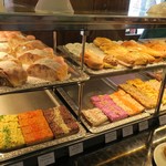 Zum Schwarzen Kameel - ショーケースの様子①。