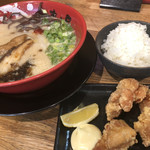 ラーメン まこと屋 - 牛じゃんラーメン♪ 700円
(若鶏の唐揚げ定食＋390円)