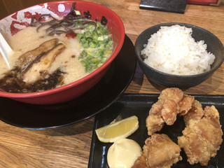 Ramen Makotoya - 牛じゃんラーメン♪ 700円
                        (若鶏の唐揚げ定食＋390円)