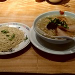 博多 一風堂 - 【2019.8.31(土)】博多豚骨ラーメン源流(並盛・100g)820円＋替玉0円→500円