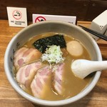 麺屋吉左右 - 味玉らーめん890円＋ﾄｯﾋﾟﾝｸﾞﾁｬｰｼｭｰ450円