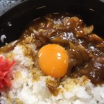 蕎麦処 丸花 - カレー丼（卵黄投入）