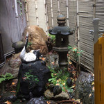 Tamon Tei - 老舗の雰囲気が漂う内庭