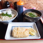 こんぴらや - かけうどん小200円　醬油うどん大270円　高野豆腐天130円