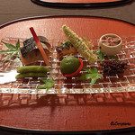 御料理 寺沢 - 鯖棒ずし､鮎魚女木の芽焼､陸蓮根天ぷら､鰹腹須酒盗和え､夏豆､青梅､伽羅蕗
