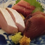 魚虎食堂 - 厚みのあるお刺身
カツオ、マグロ、ブリ？
みな美味～♪