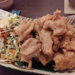 魚虎食堂 - 大量のから揚げ
これはいたってフツー
宴会コースによく出るメニューNo.1だしね