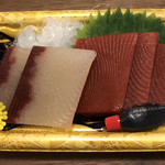 ことよ - 刺身羊羹、鰤、マグロは羊羹、
ツマはカルピス味寒天、醤油は黒蜜(^｡^)
648円税込み