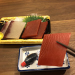 ことよ - どう見てもマグロの赤身のお刺身！！
ご主人さんの酒のアテに出してみたらどうですか(笑)