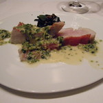 カンテサンス - 下田の金目鯛　野蒜、行者大蒜、芹、根三葉のソース