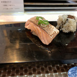 四季彩 鮨楽 - サーモン炙り