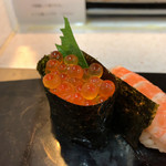 四季彩 鮨楽 - いくら軍艦
      