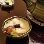 季節料理　なかしま - コースの最初はマツタケの土瓶蒸し。 広島の軟水の良さかな、出汁のうまみがすごく出ている。