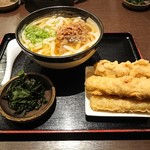 麺 和田や - 肉うどん＋ゴボウ天(別皿)