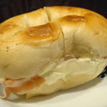 マルイチベーグル - プレーンベーグル＋クリームチーズ＋サーモン