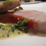 カンテサンス - 下田の金目鯛　野蒜、行者大蒜、芹、根三ツ葉のソース