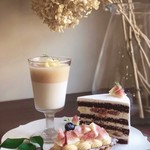 小さな菓子工房 ちょうのはね - いちじくのショートケーキ、いちじくのバルケット、桃のブランマンジェ