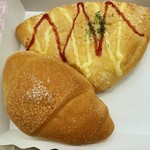 Deiri Yamazaki - ハムチーズパン（4種のチーズ使用）…148円(税込)　塩バターパン（イタリア産天日塩使用）…110円(税込)