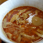 麺屋 鶴と亀 - 真っ赤なつけ汁