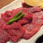 Sumibiyakiniku Kawachiya - ◆塩タン　950円(税別)