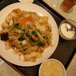 上海庭 - 五目かたやきそば＠750円+杏仁豆腐100円