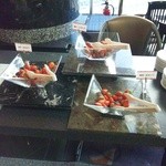 ホテルニューオータニ幕張 ザ・ラウンジ - 2012年ホテルでイチゴ狩りビュッフェ台①