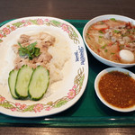 ゲウチャイ - ランチのゲウチャイセット(950円・外税) 蒸し鶏添えご飯と豚肉入りトムヤムビーフン
