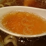 らーめん龍の涙 - まろやかしっかりの正油スープ