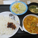 Matsuya - ごろごろチキンのバターチキンカレー生野菜セット並盛（750円）