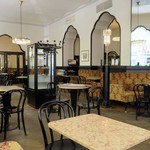 Cafe Tirolerhof - 店内の様子。