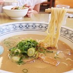 Maruban - カタメで頼んだ中細麺 スルスル(ˊ˘ˋ*)