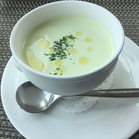 R restaurant & bar - 旬野菜とコンソメのジュレの枝豆冷製スープ（＾∇＾）